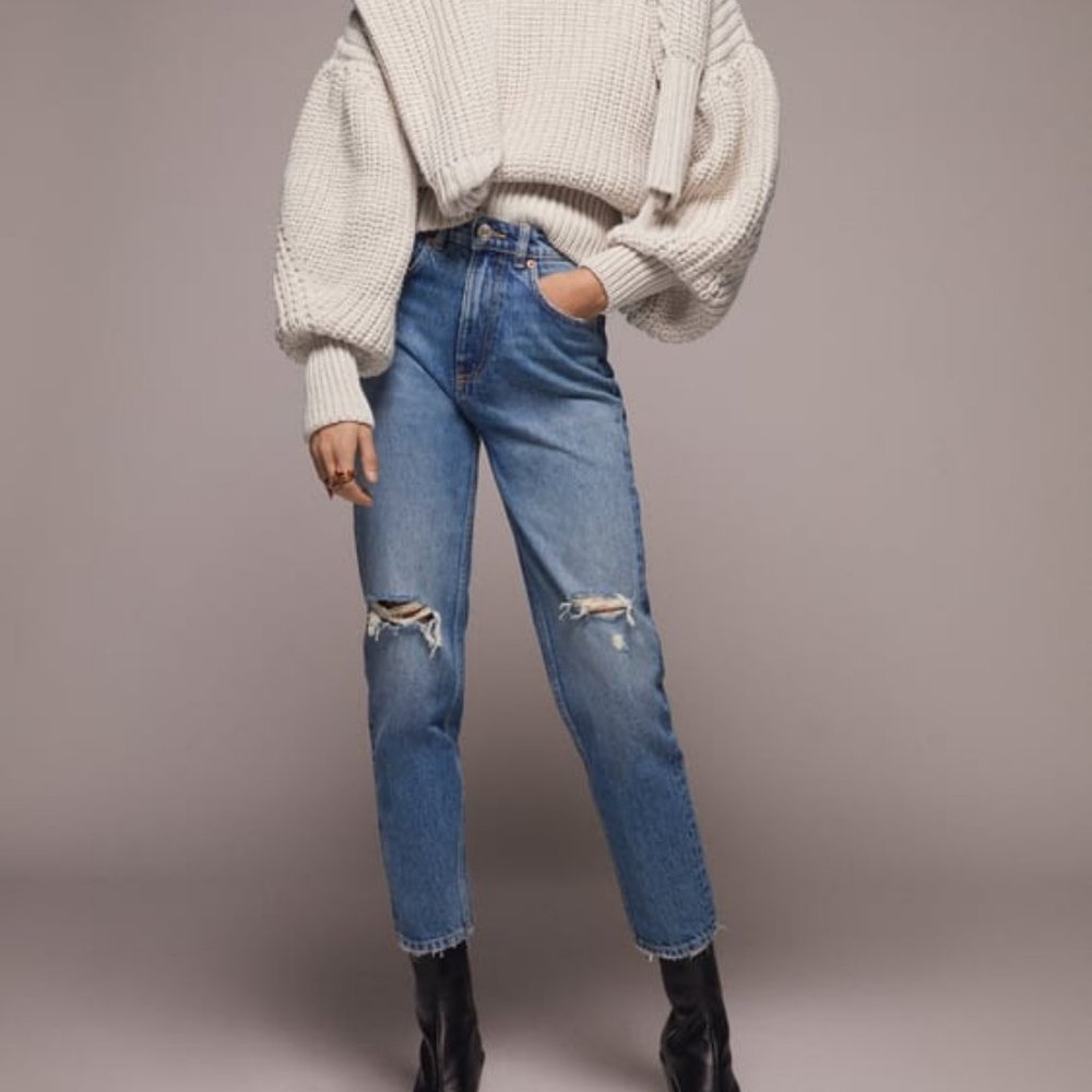 Zara RIPPED MOM FIT JEANS